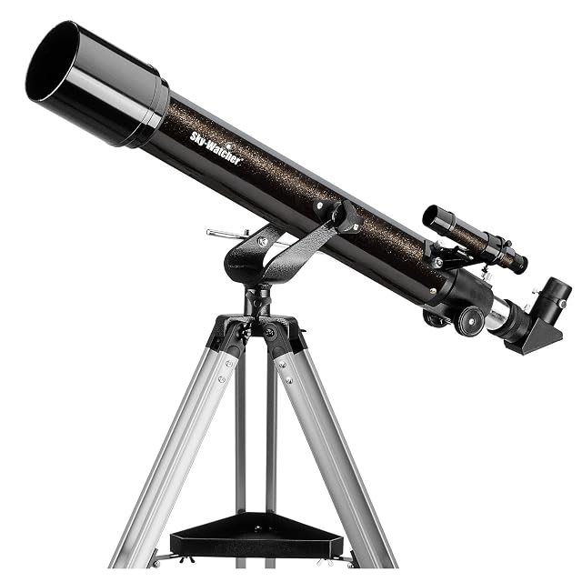 Refractor Sky-Watcher Mercury-707 plateado sobre su trípode de aluminio